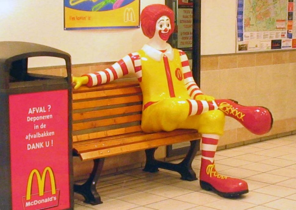 clown-ronald_mcdonald_sitting